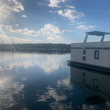House Boat Oliva - Floating House Villa Pula Exterior foto